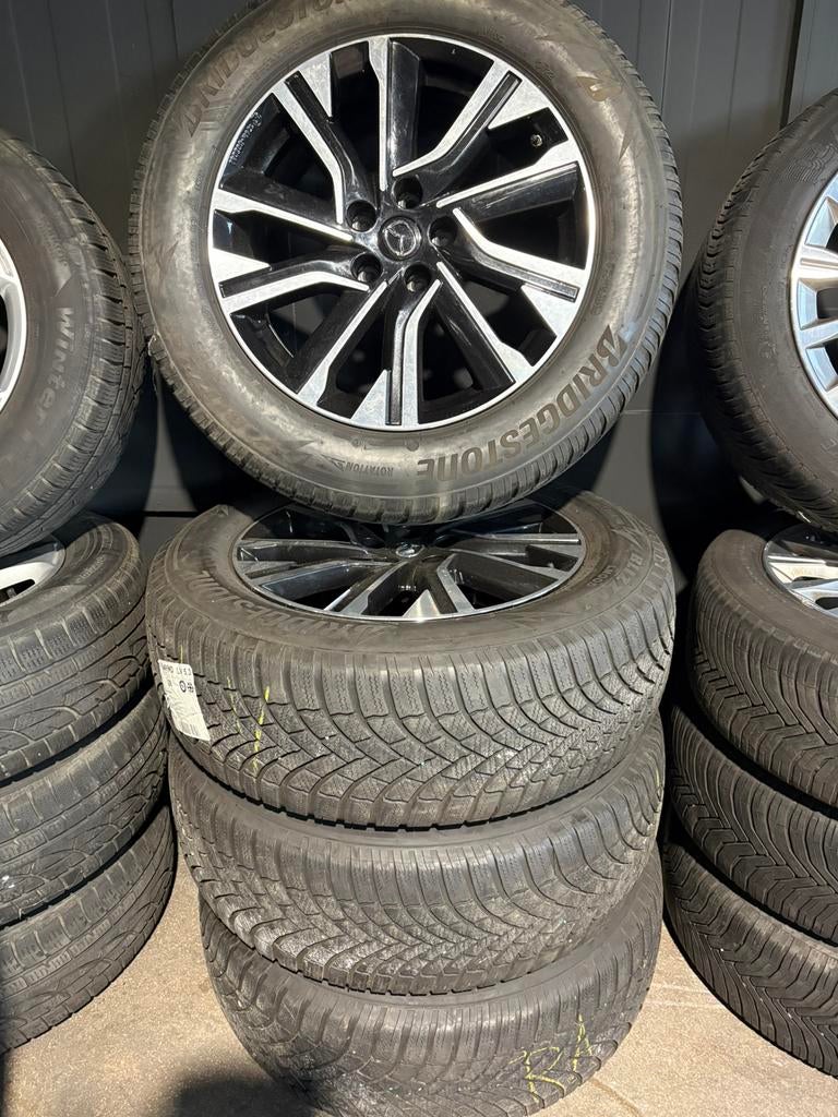 Mazda benden en velgenset 235x60x18, Ophalen, 18 inch, Winterbanden, Banden en Velgen
