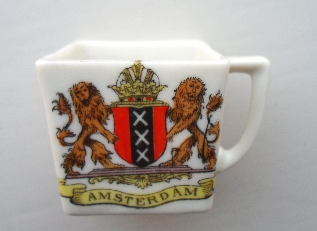 Oud porseleinen souvenir kopje Amsterdam. Wapen van A' dam., Ophalen of Verzenden