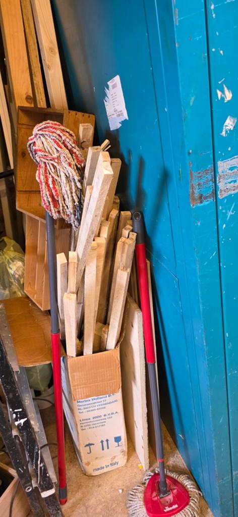 Gratis brandhout - Diverse houtsoorten en maten, Tuin en Terras, Haardhout, Minder dan 3 m³, Ophalen, Overige houtsoorten, Blokken