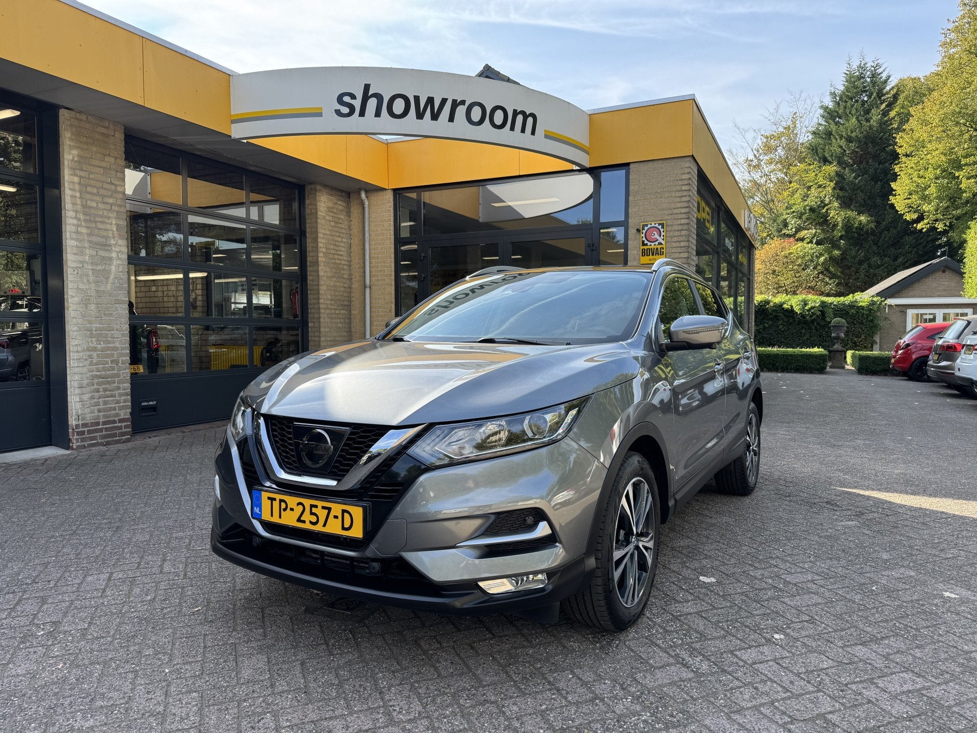 Nissan QASHQAI 1.2 N-Connecta Automaat Panodak Navi Climate, Auto's, Dealer onderhouden, Gebruikt, 4 cilinders, 116 pk