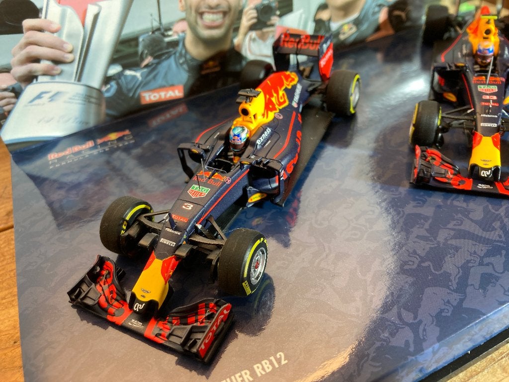 Max Verstappen Daniël Ricciardo 1:43 duo-set Red Bull 2016, Ophalen of Verzenden, Nieuw, Formule 1