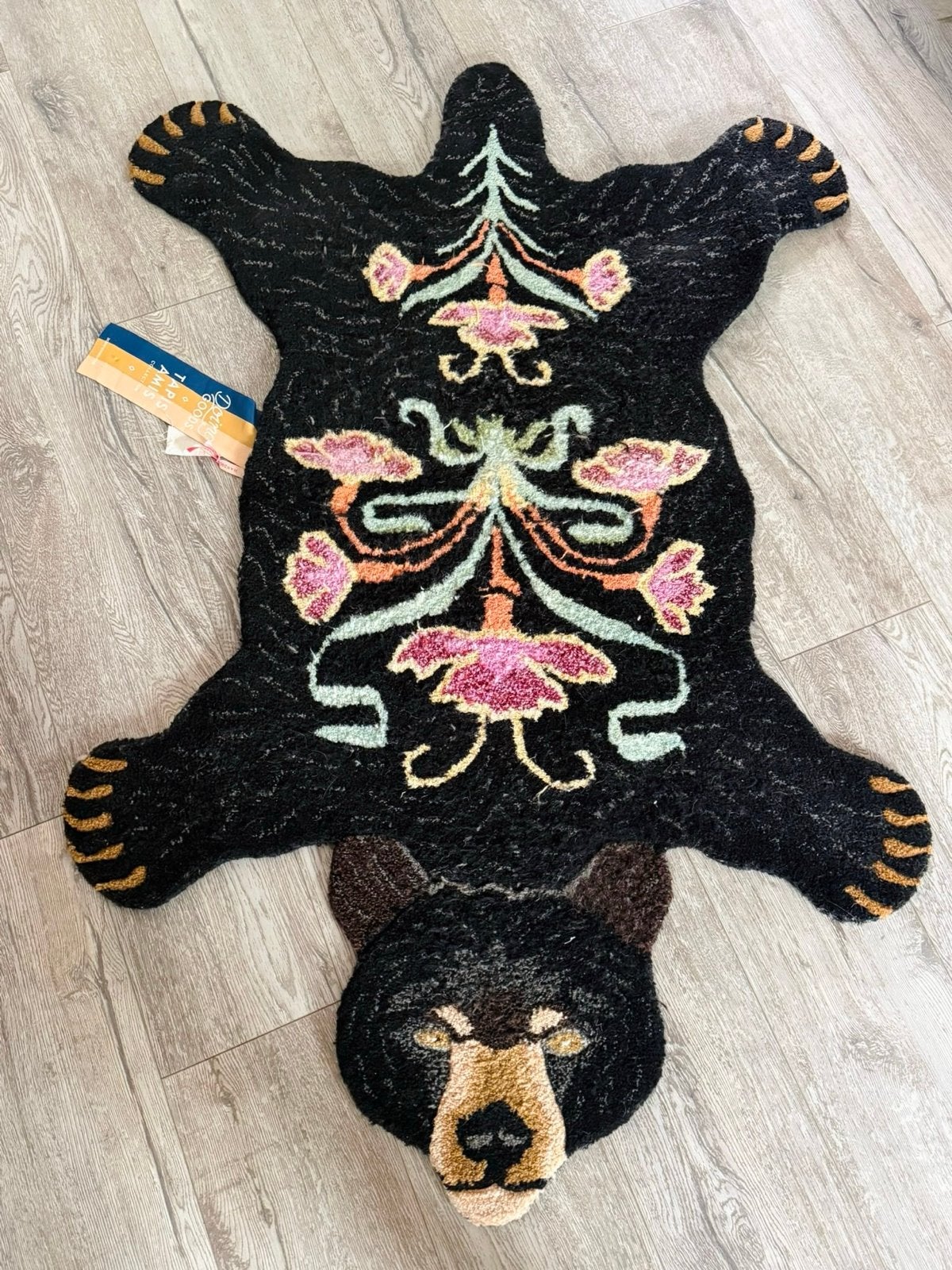 Doing Goods Blooming Zwarte Beer Vloerkleed Groot, 100 tot 150 cm, Zwart, Zo goed als nieuw, Overige vormen