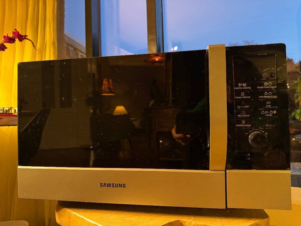 Samsung combimagnetron - CE107M - 28 liter, Combimagnetron, Gebruikt, Ophalen of Verzenden, Draaiplateau