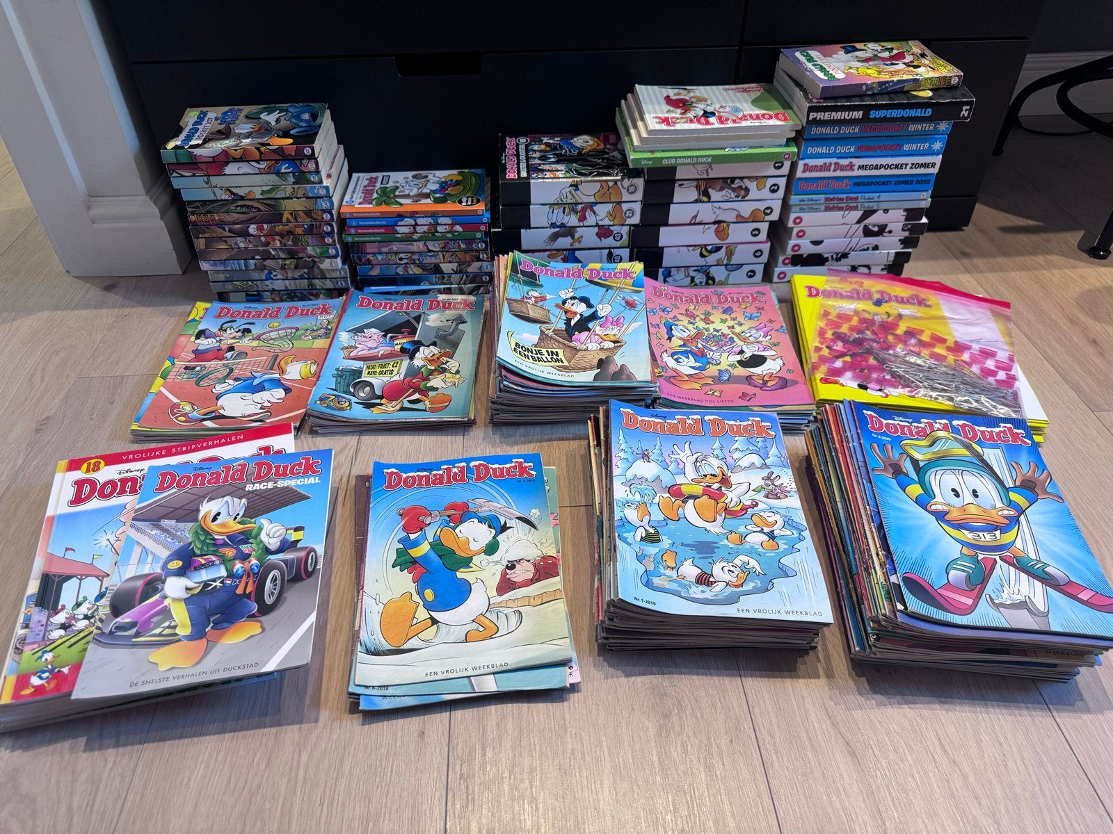 Grote collectie Donald Duck weekbladen en pockets, Meerdere stripboeken, Ophalen of Verzenden, Gelezen