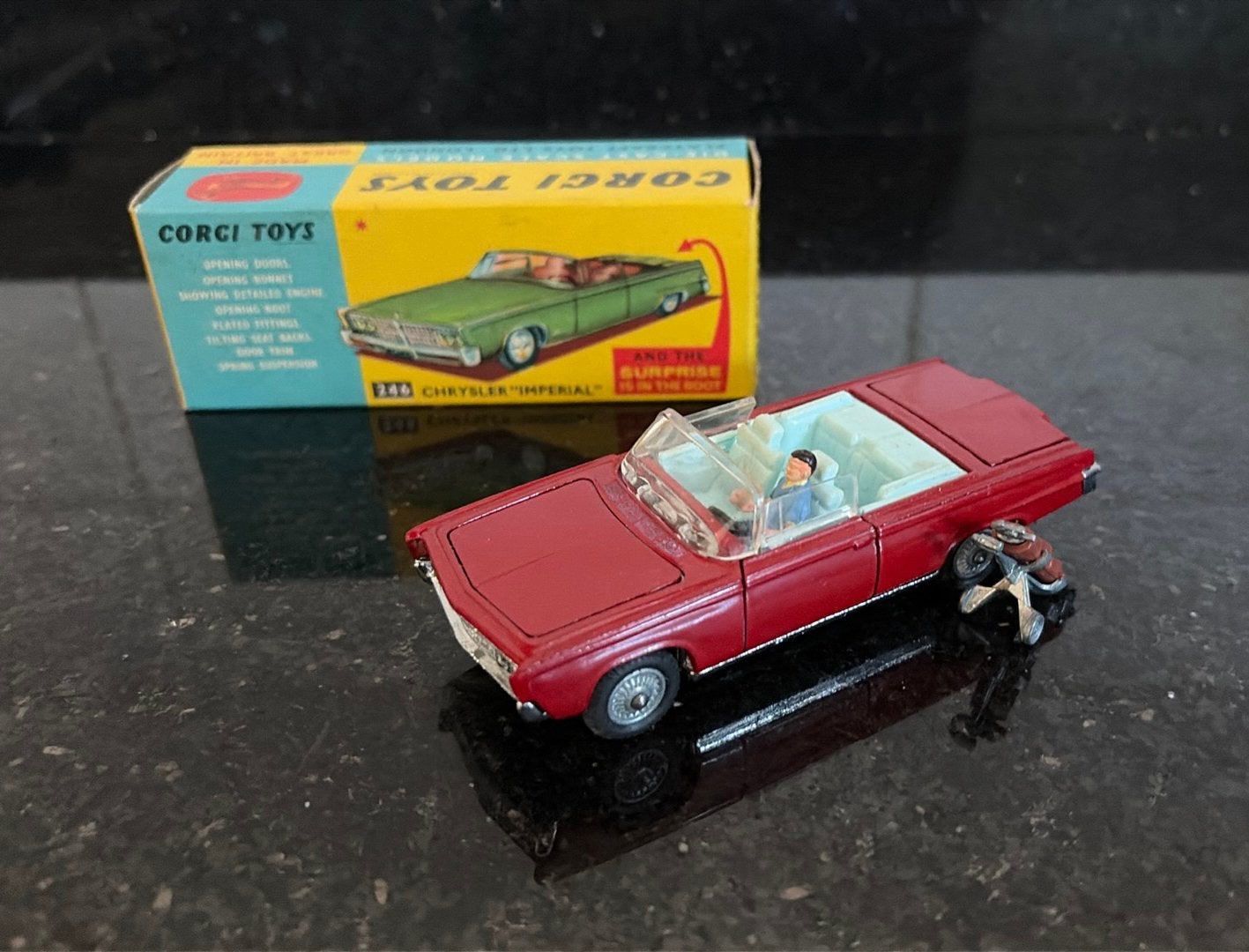 Engelse Corgi Toys 246 Chrysler Imperial in perfecte staat, Hobby en Vrije tijd, Modelauto's | 1:43, Ophalen of Verzenden, Gebruikt