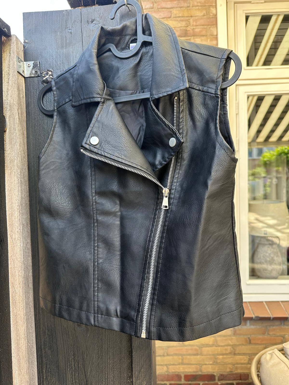 Imitatie leren gilet maat 146/152 zwart, Zeeman, Meisje, Trui of Vest, Ophalen of Verzenden