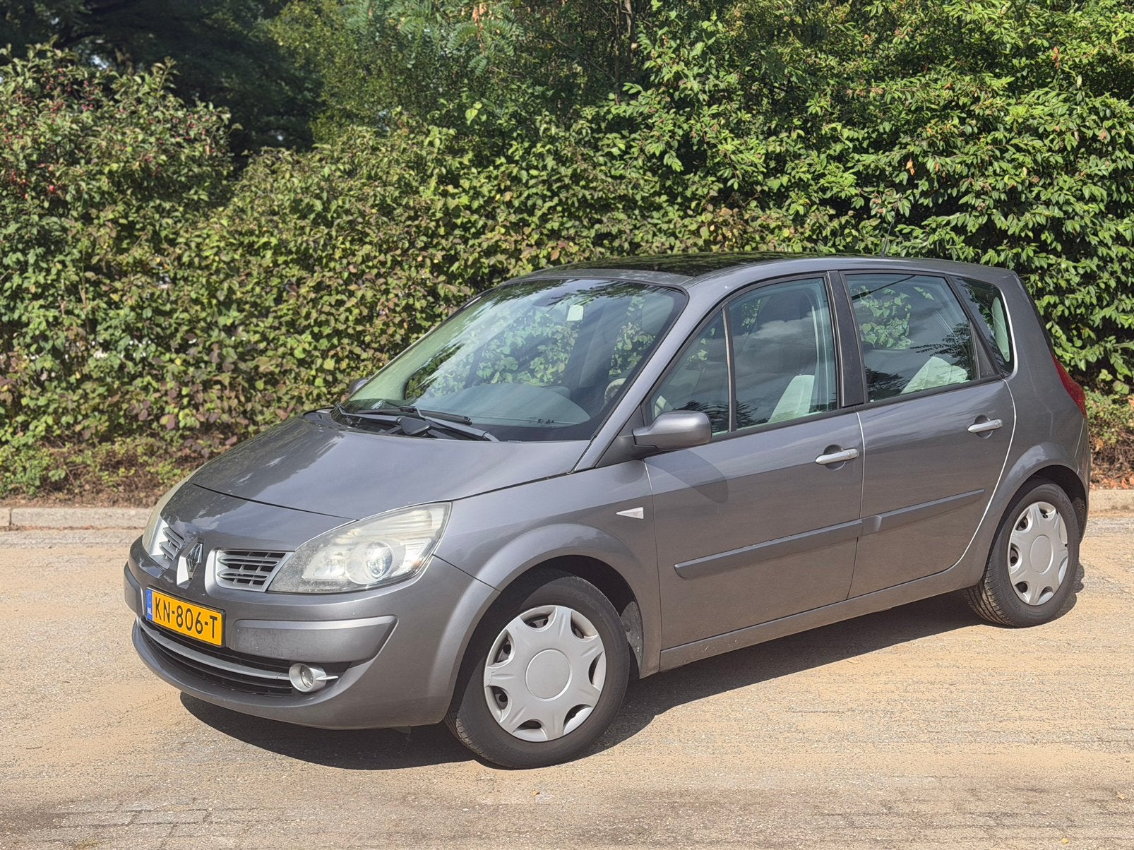Renault Scénic 1.9 DCI 96KW E4 2009 Grijs, Auto's, Renault, Voorwielaandrijving, 4 cilinders, 1405 kg, 154 €/maand