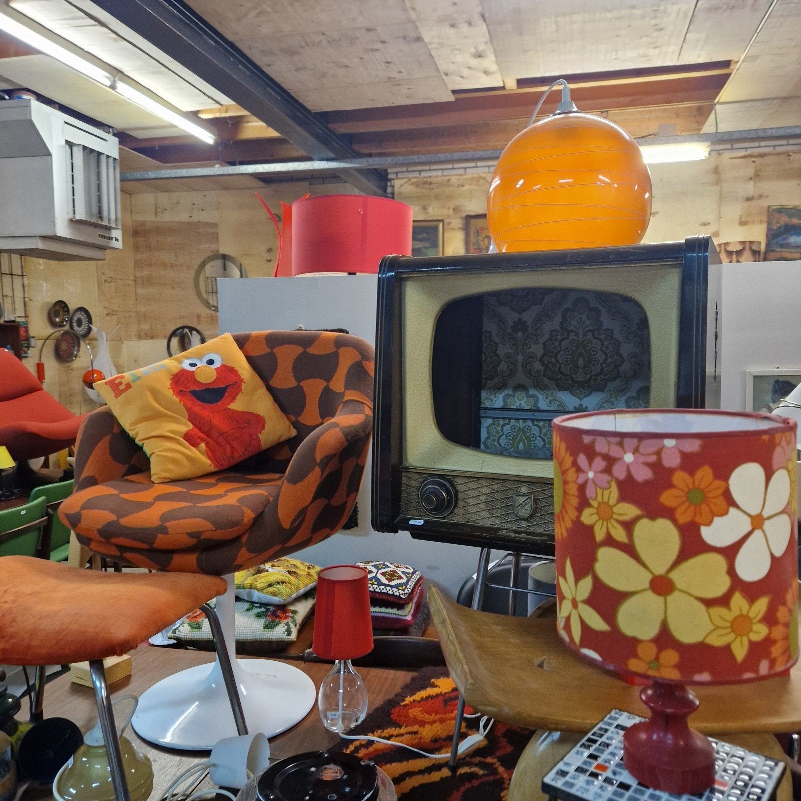 vintage , design en retro vazen , meubels kasten  dressoir