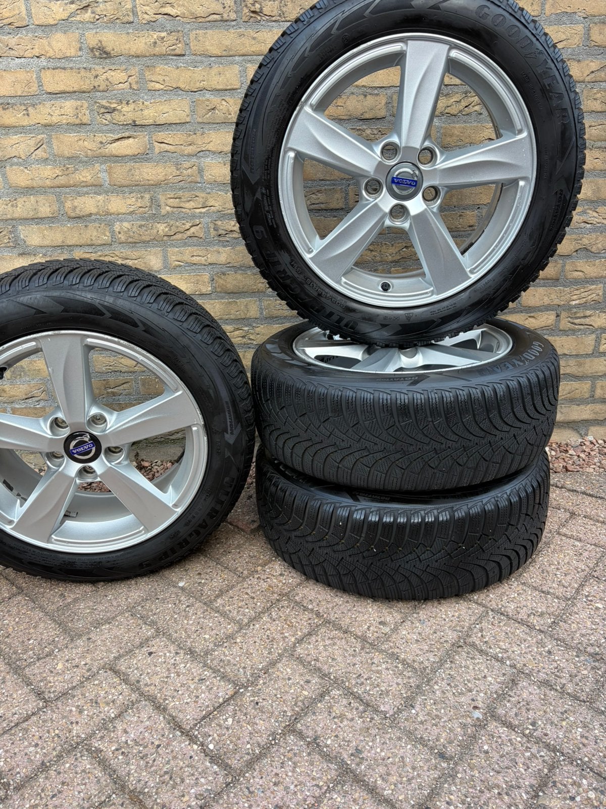 Mooie 4 seizoensbanden Volvo V40 met velgen, Auto-onderdelen, Banden en Velgen, Ophalen, Velg(en), 16 inch, VL