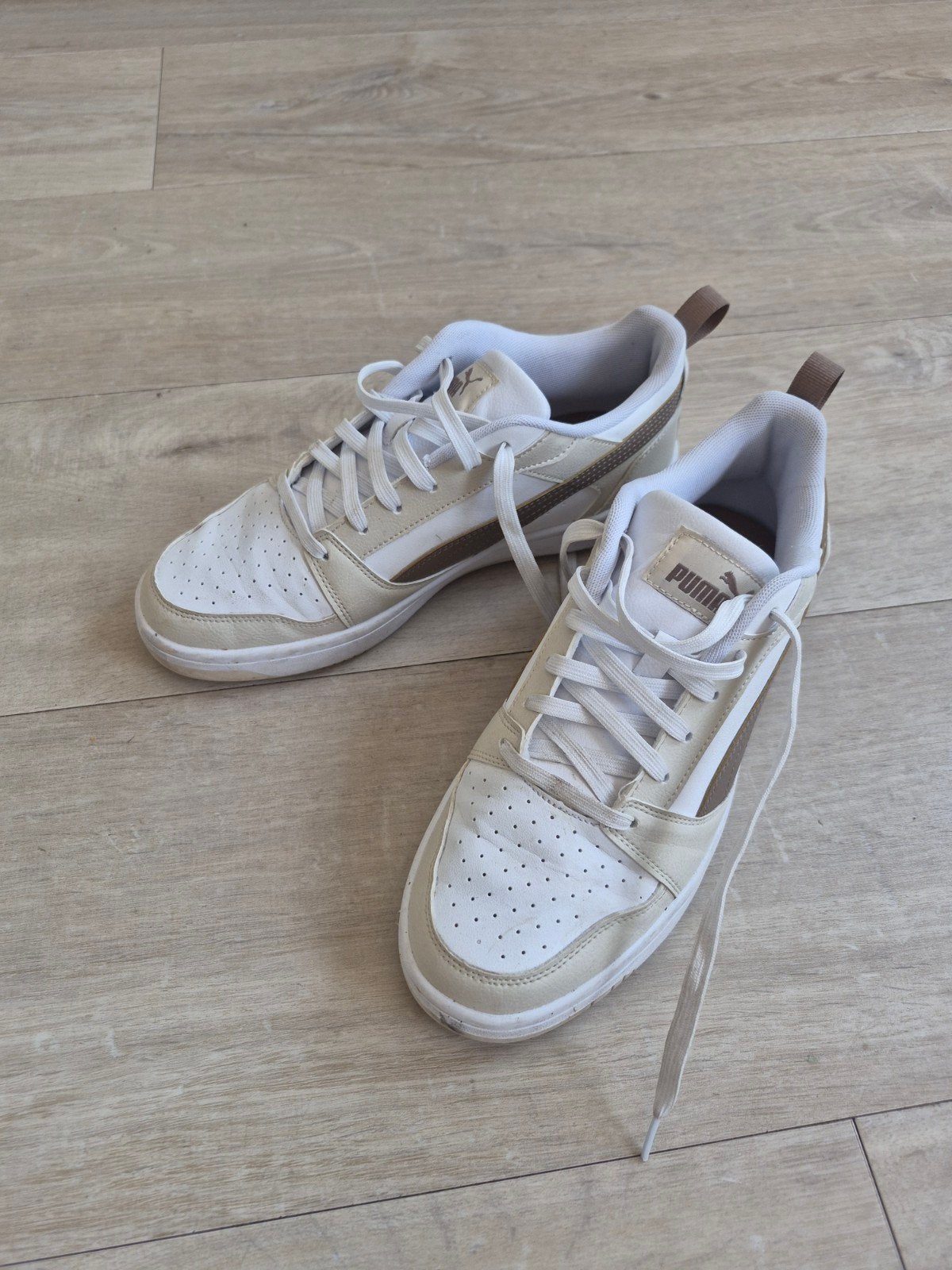Puma sneakers wit/beige - Maat 42, Kleding | Heren, Schoenen, Ophalen, Zo goed als nieuw, Wit