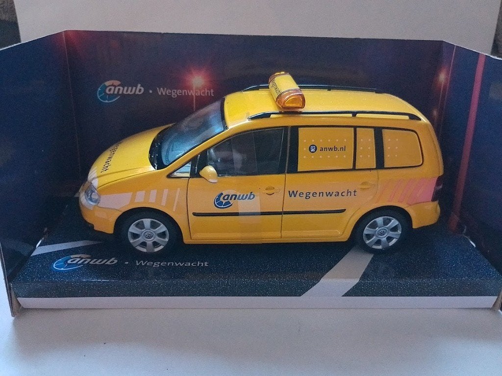 VW Volkswagen Touran ANWB 1:24, Hobby en Vrije tijd, Ophalen of Verzenden, Nieuw, Auto, Welly