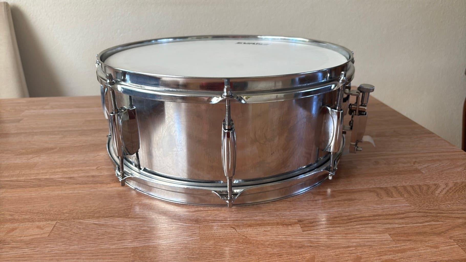 metalen snare drum 14" met 2x 8 lugs / strakke heldere sound, Ophalen of Verzenden, Zo goed als nieuw, Trommel
