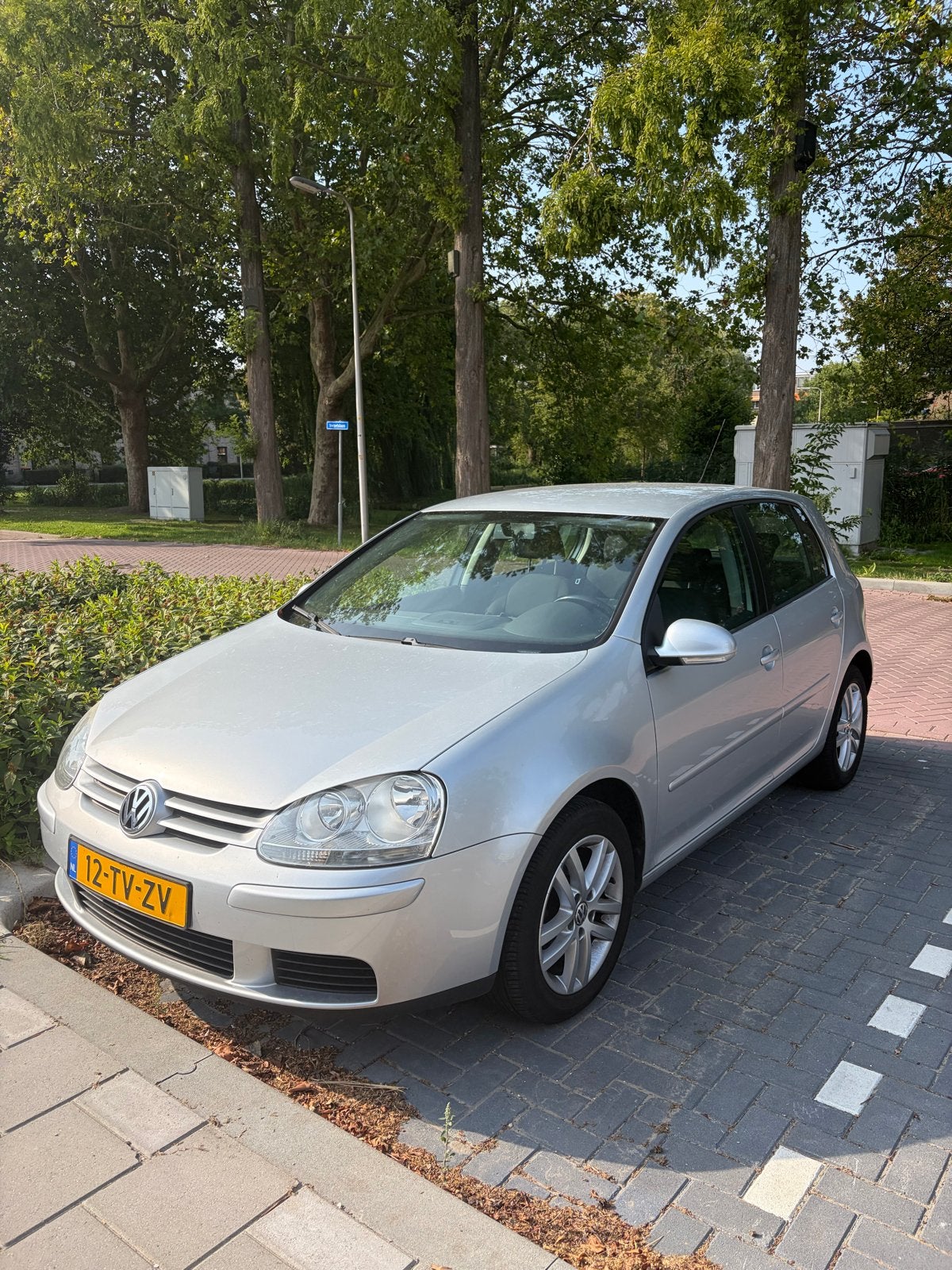 Volkswagen Golf 1.6 75KW 2007 Grijs, Voorwielaandrijving, Dealer onderhouden, Stof, Zwart