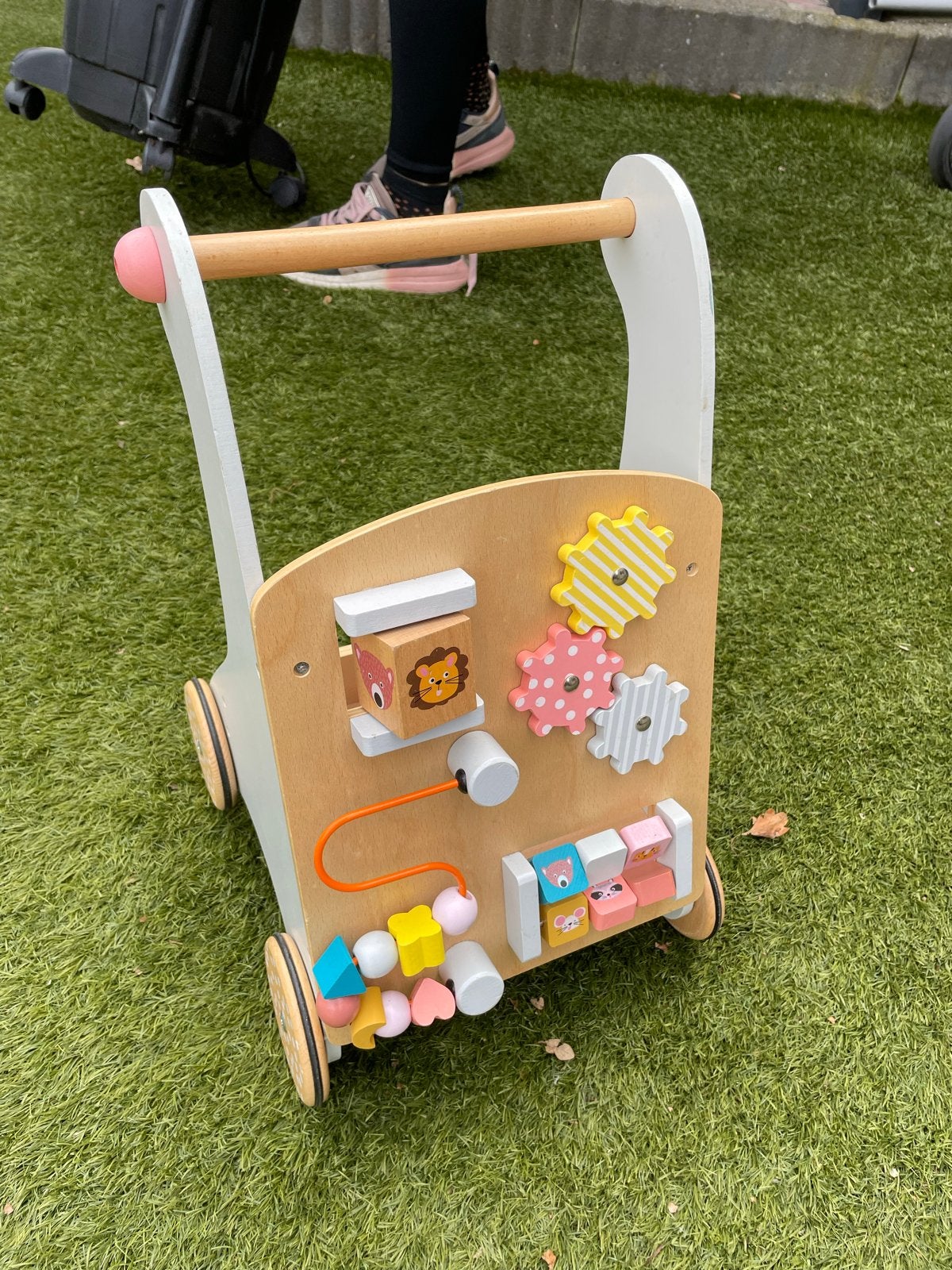 Houten Loopkarretje met Activiteitenpaneel, Ophalen, Zo goed als nieuw, Overige typen, Met wieltjes