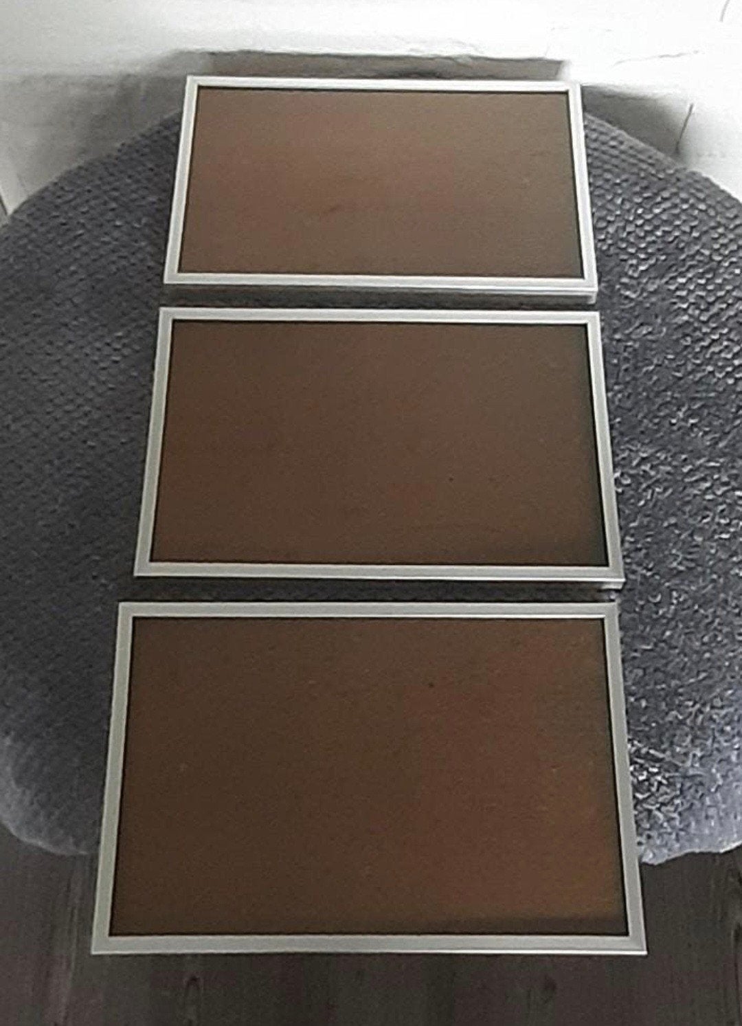 3 Fotolijsten Aluminium Rand 31x21 cm met Standaard & Haken, Audio, Tv en Foto, Fotografie | Fotolijsten, Gebruikt, Standaard fotolijst