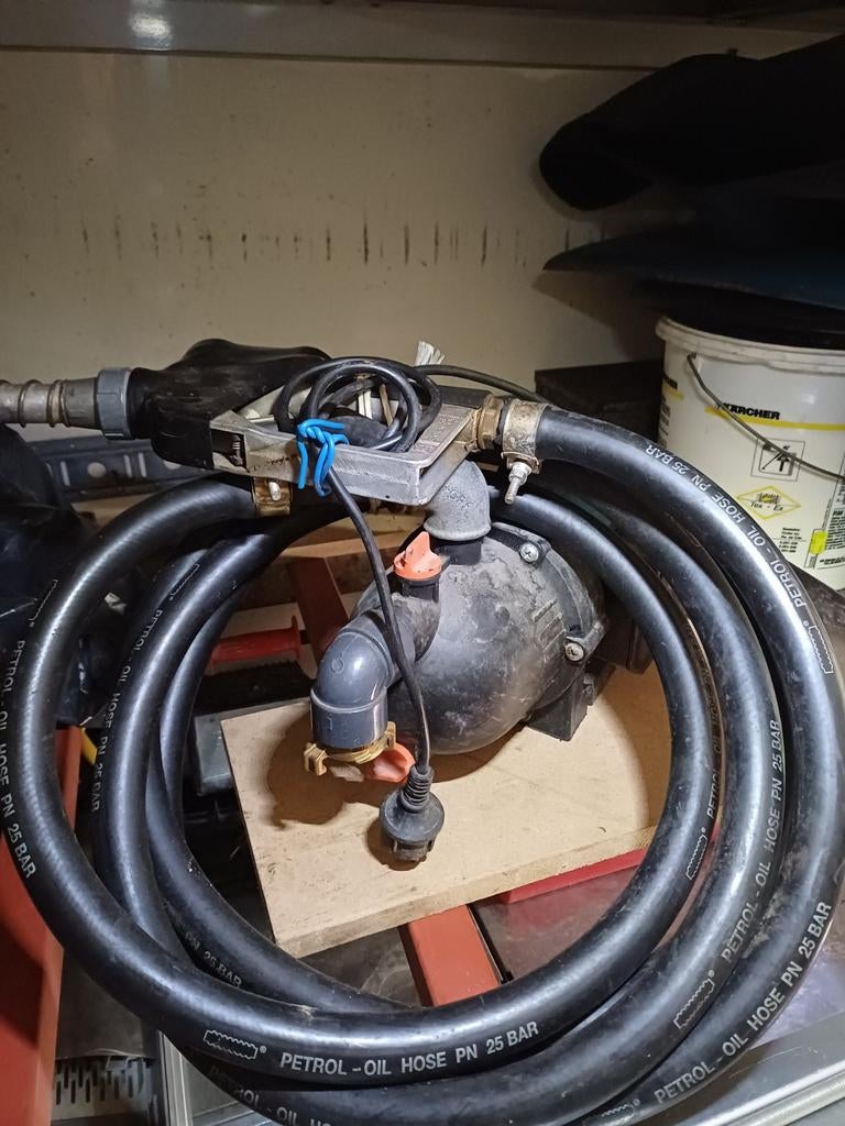 Diesel overhevelen pomp 220 volt, Motoren, Ophalen