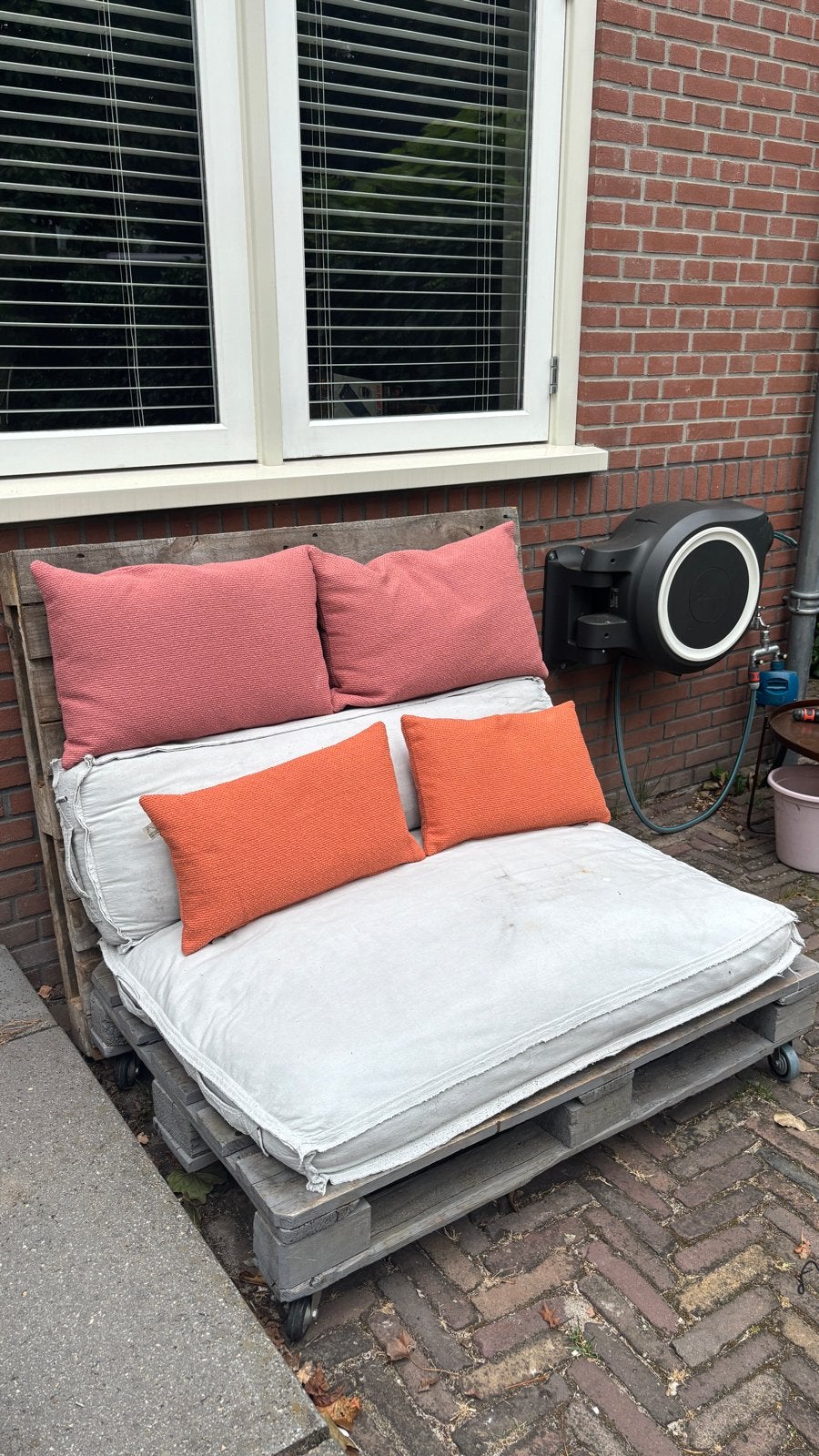 Palletbankje met kussens voor tuin of terras, Tuin en Terras, Ophalen, Gebruikt, Loungeset, Bank