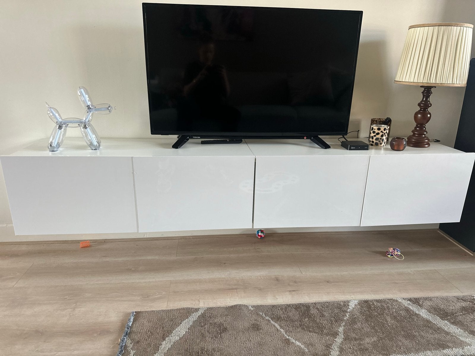 Witte zwevende tv-meubel met opbergruimte, Ophalen, Overige materialen, Gebruikt, 200 cm of meer