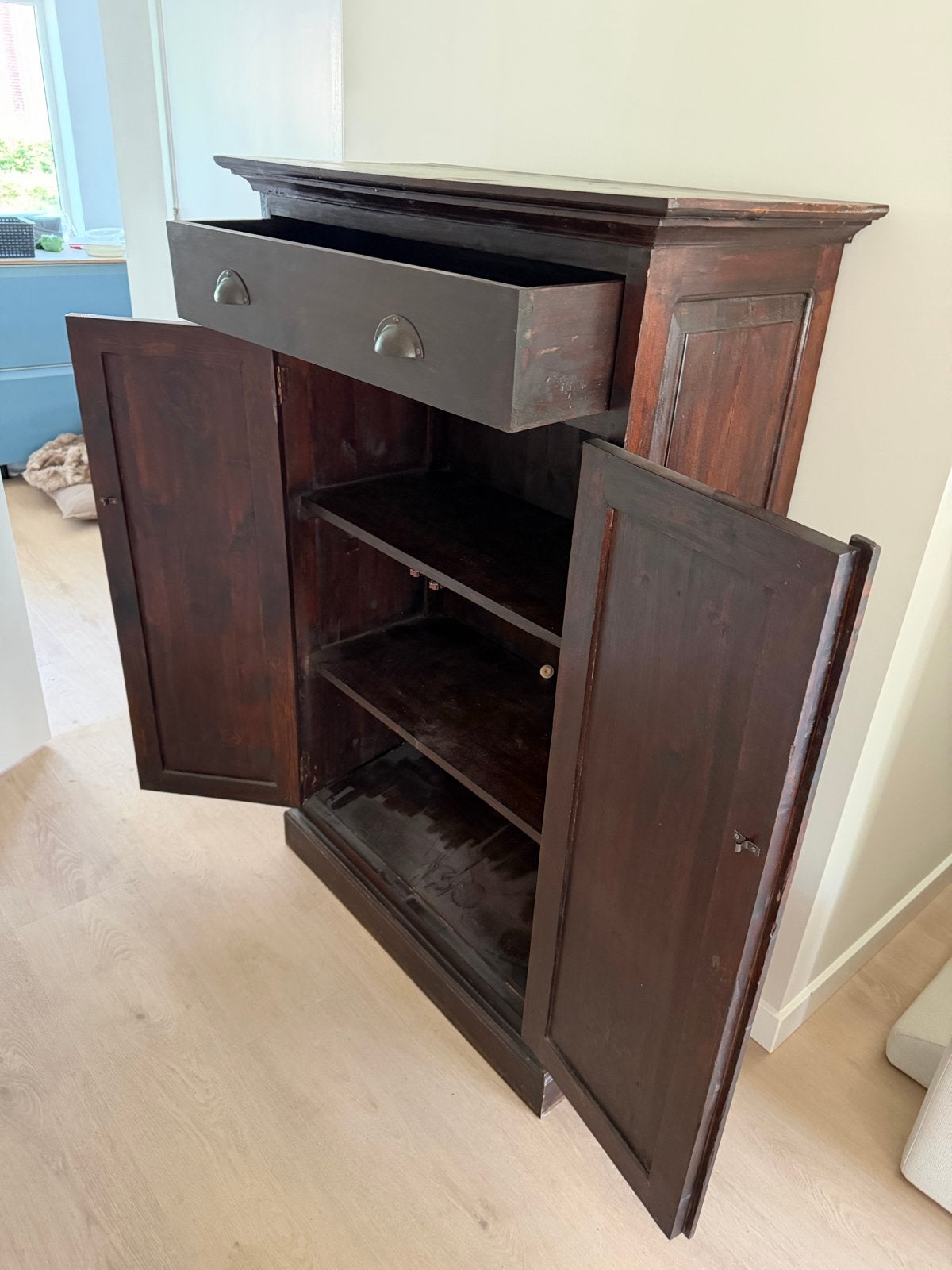 Antieke houten kast met lade en planken, Ophalen