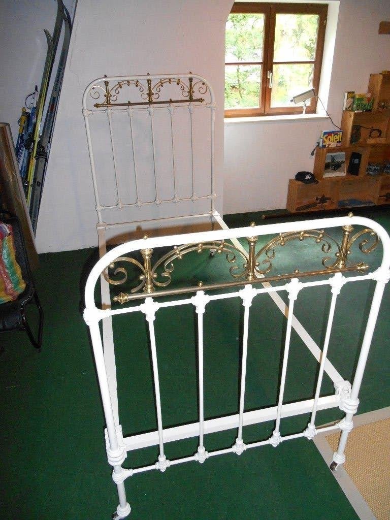 Kasteel bed 100 jaar oud / 2.00 m x 0.90 m, Ophalen