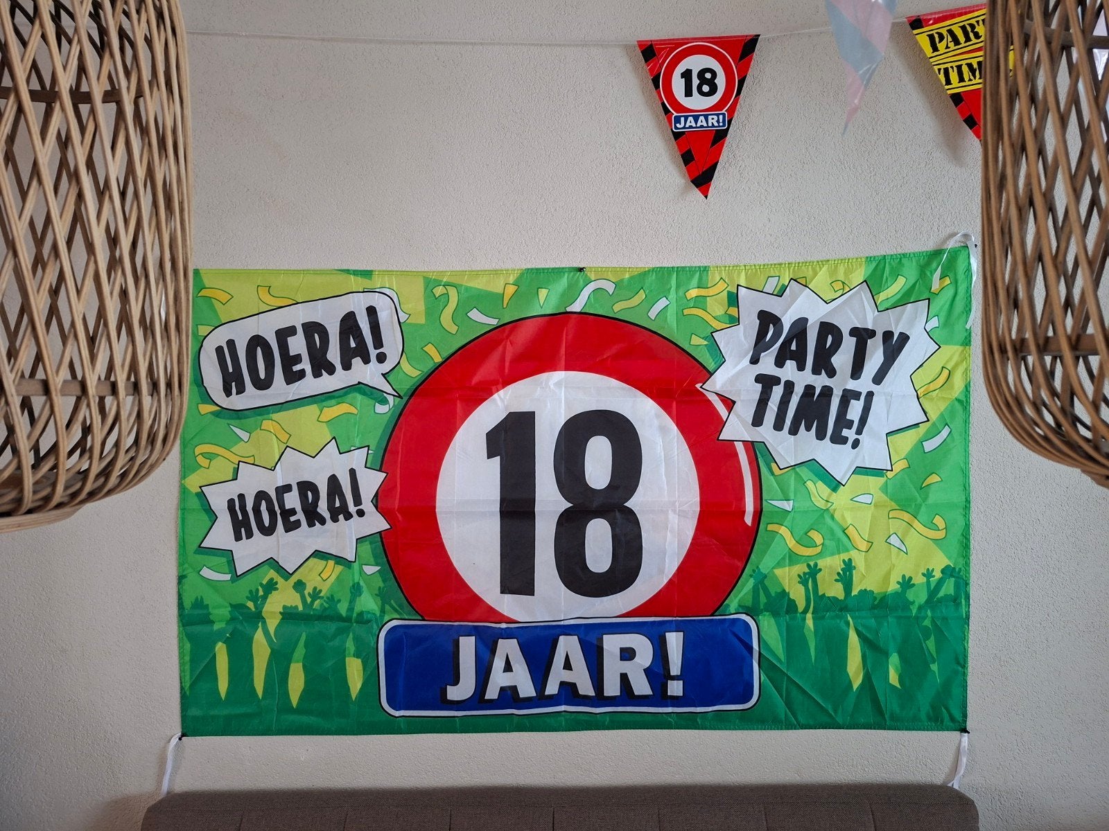 Feestversiering 18 jaar: Vlaggenlijn en vlag, Ophalen of Verzenden, Zo goed als nieuw, Versiering, Verjaardag