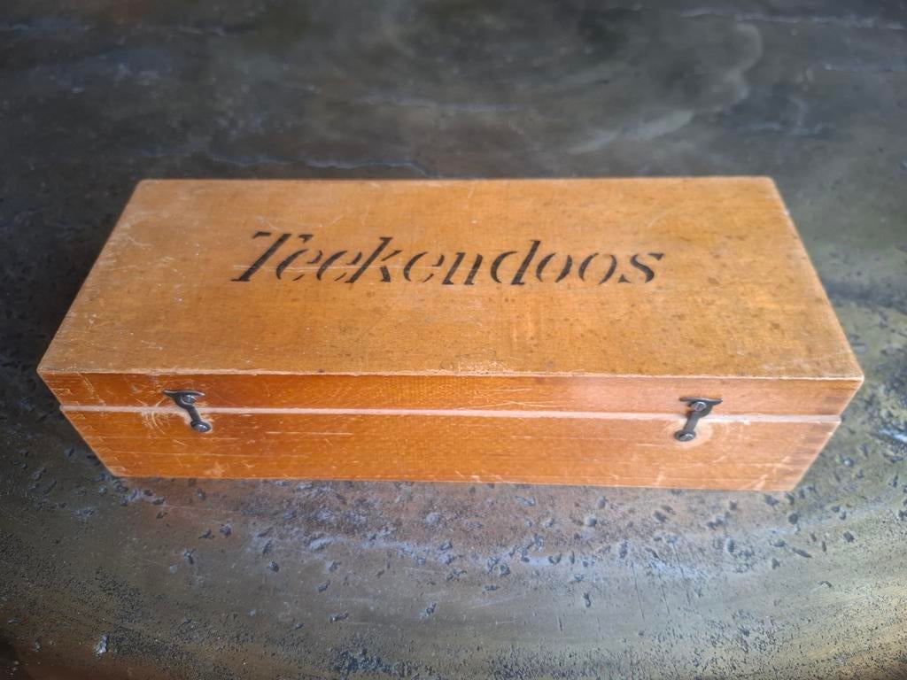Oude Tekendoos met inhoud, Ophalen of Verzenden