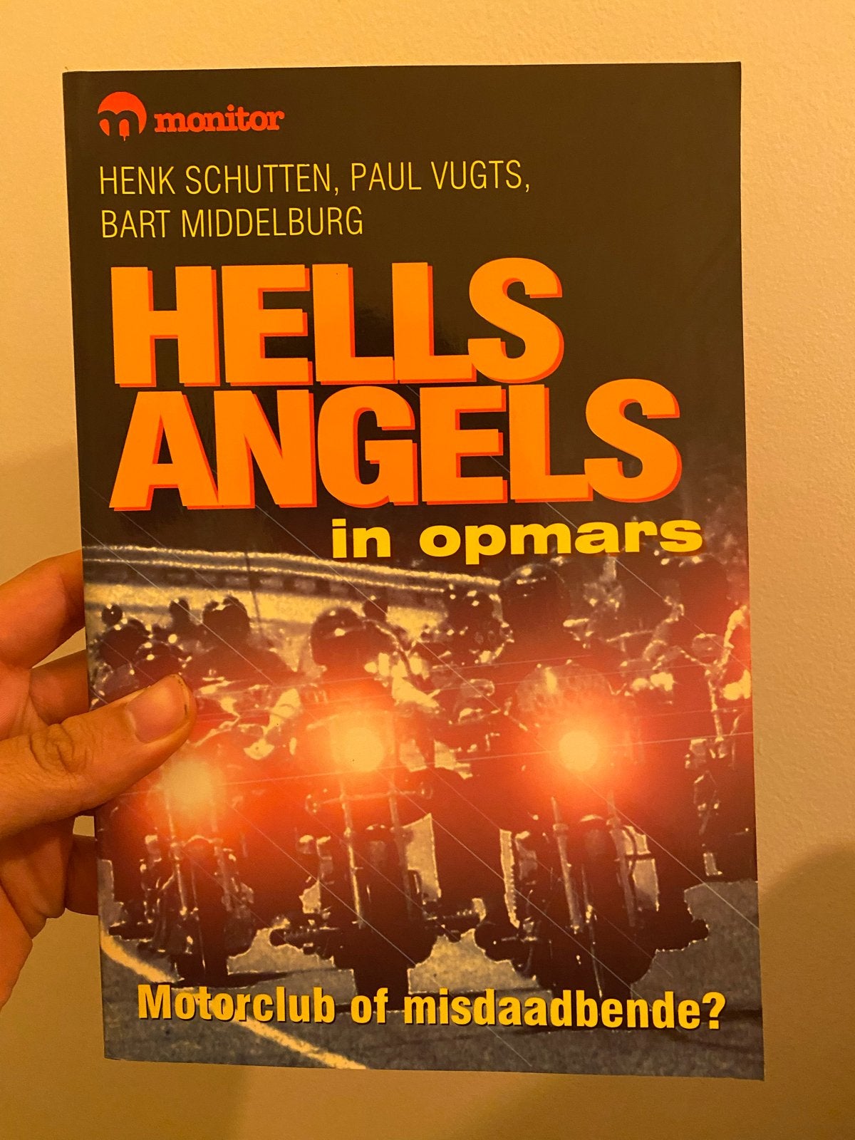 Hells Angels in opmars - Motorclub of misdaadbende?, Boeken, Ophalen of Verzenden, Zo goed als nieuw