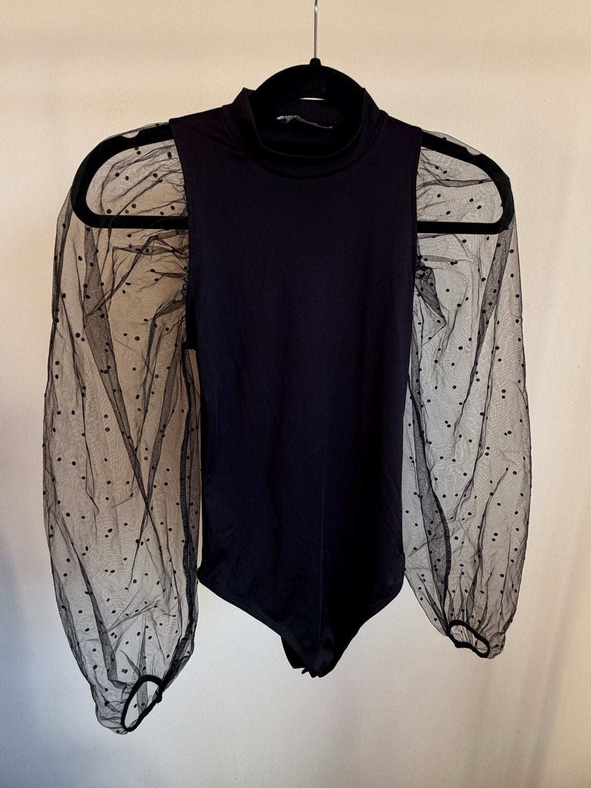 Zwarte bodysuit met tule pofmouwen S nieuwe, Zwart, Nieuw, Ophalen of Verzenden, Lange mouw