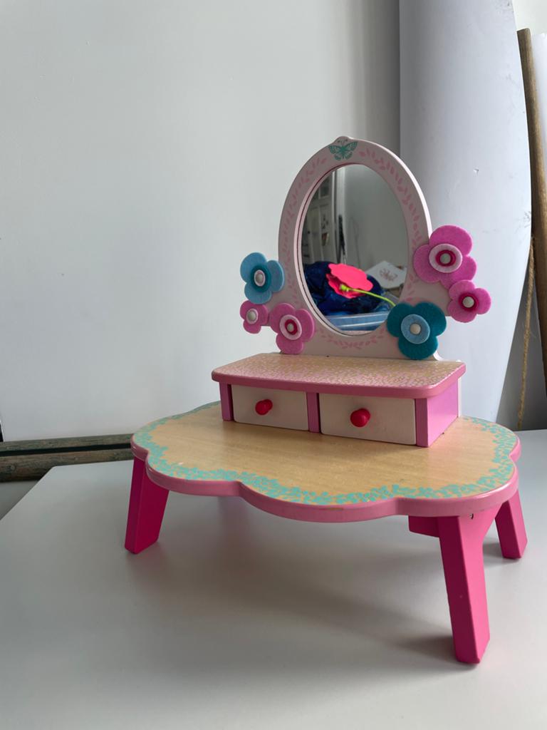 Janod Houten Kaptafel met Attributen - Roze/Blauw, Ophalen of Verzenden, Zo goed als nieuw