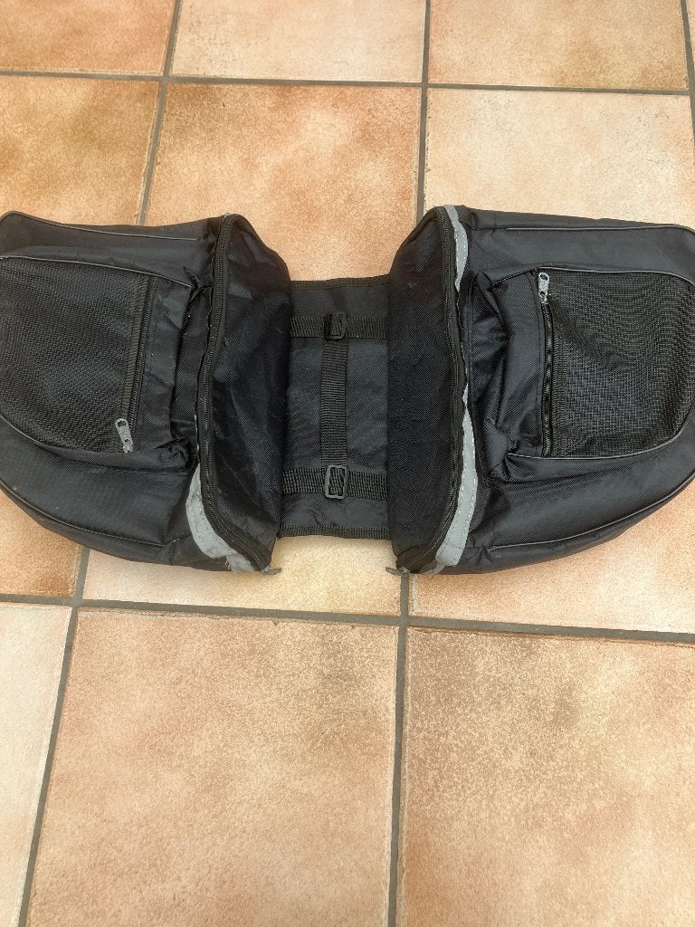 Zwarte (dubbele) fietstassen voor bagagedrager kind/volw., Ophalen of Verzenden, Gebruikt, Onbekend