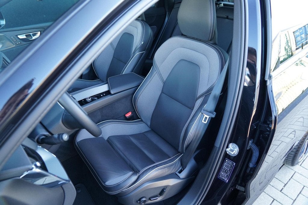 Volvo XC60 T6 Plug-in hybrid AWD Ultra Black Edition Long Ra, Auto's, Volvo, Automaat, Gebruikt, 4 cilinders, 1969 cc