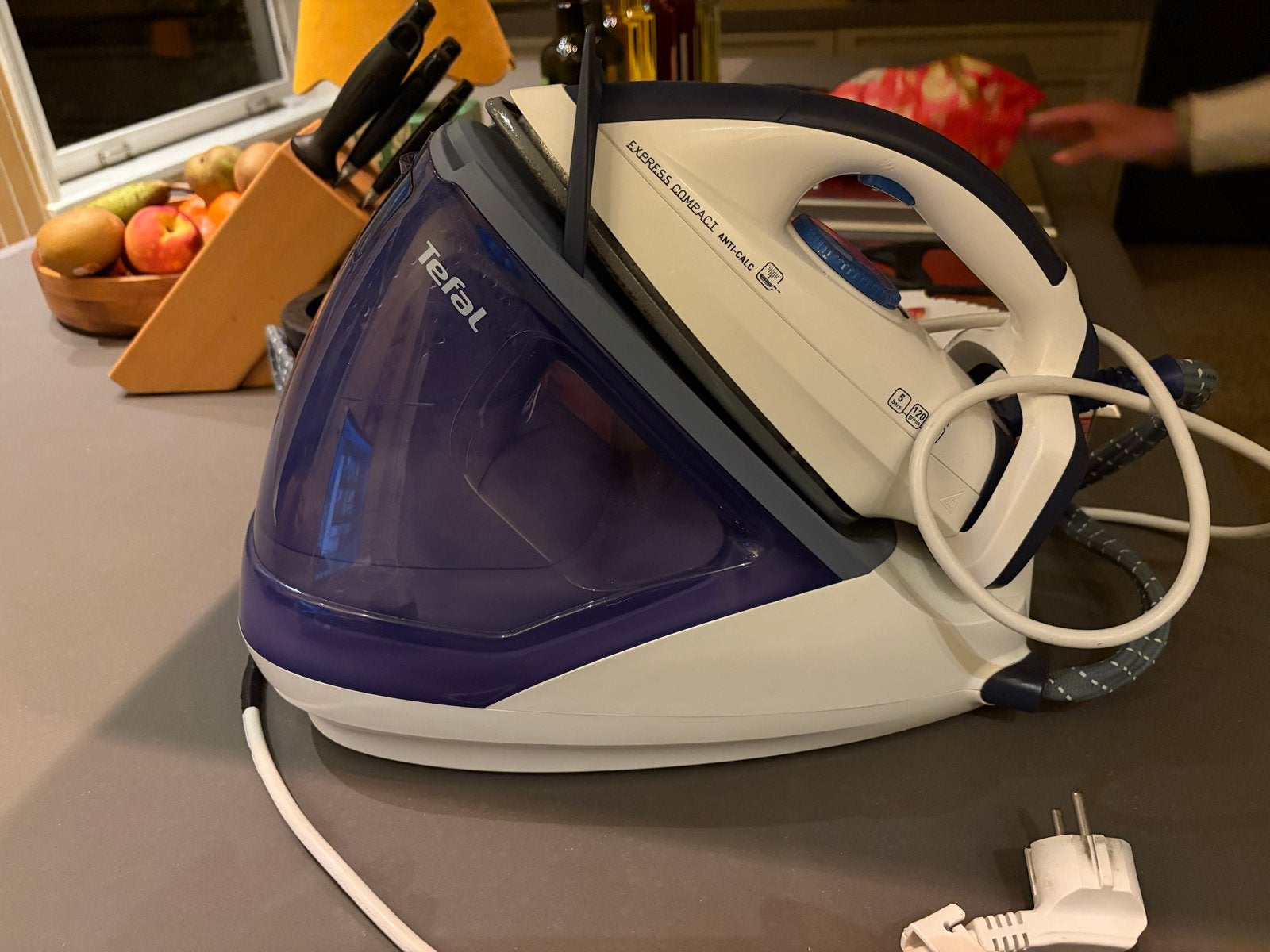 Tefal Express Compact Stoomgenerator - Geeft kortsluiting, Ophalen, Niet werkend, Strijkijzer met snoer