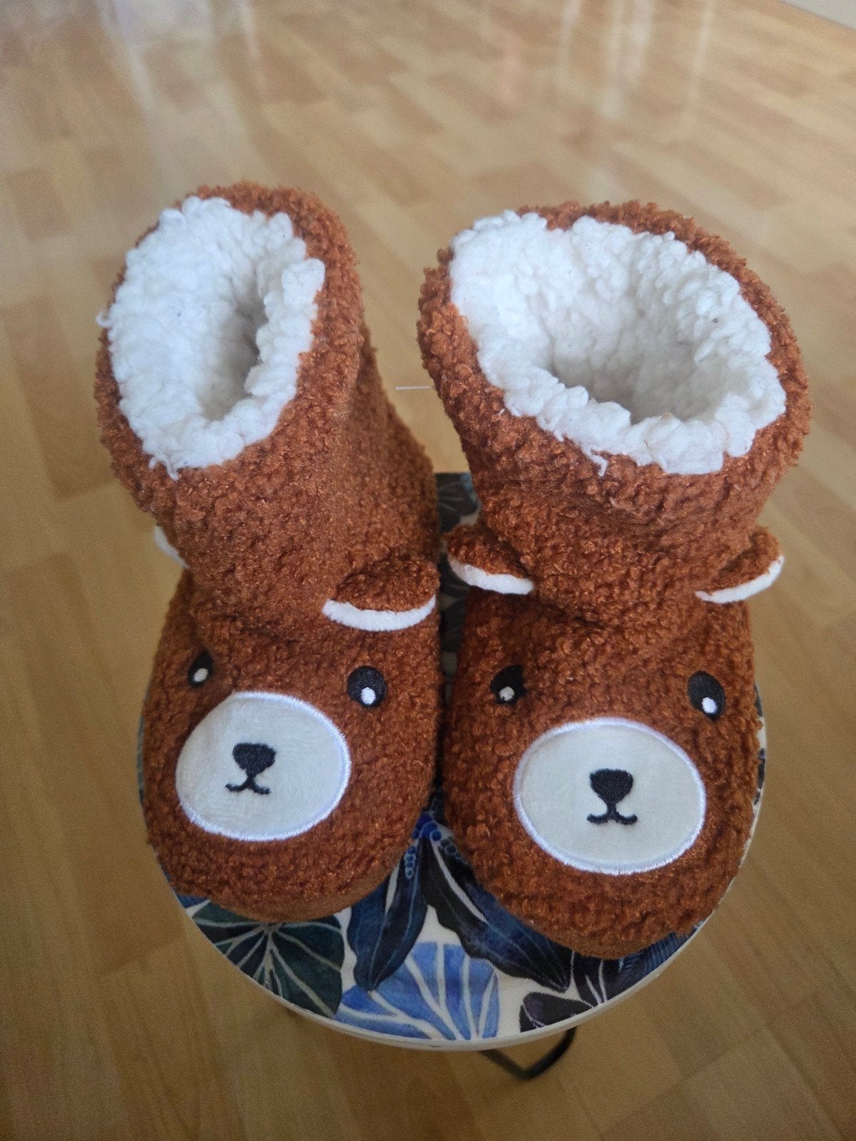 Mooie bruine beren pantoffels in maat 26/27 (NIEUW), Slofjes, Jongetje of Meisje, Nieuw, Ophalen of Verzenden
