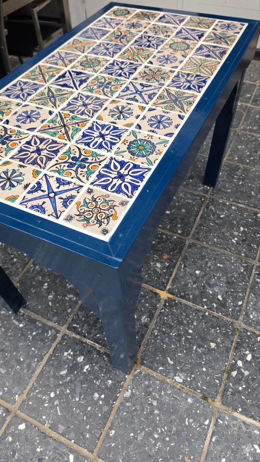 Unieke handgemaakte salontafel met Marokkaanse tegels, Huis en Inrichting, Ophalen, Bohemian, Mediterraan, Marokkaans, Tot twee personen