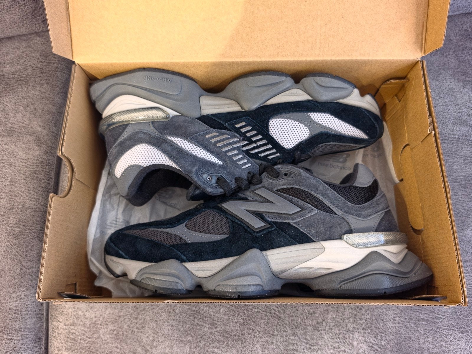 Te koop nieuwe New Balance 9060 castlerock maat 44., Kleding | Heren, Schoenen, Zwart, Nieuw, Ophalen of Verzenden, Sneakers of Gympen