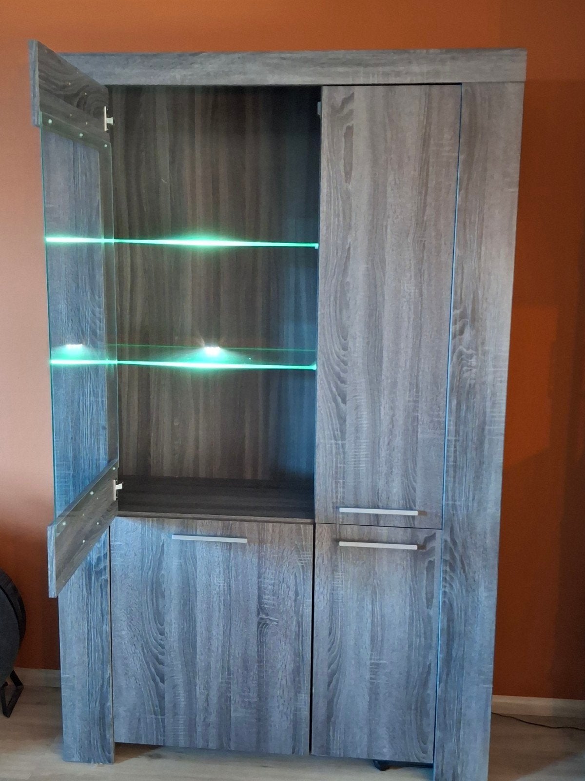 Complete set: Vitrinekast, Eettafel en Bijzettafel