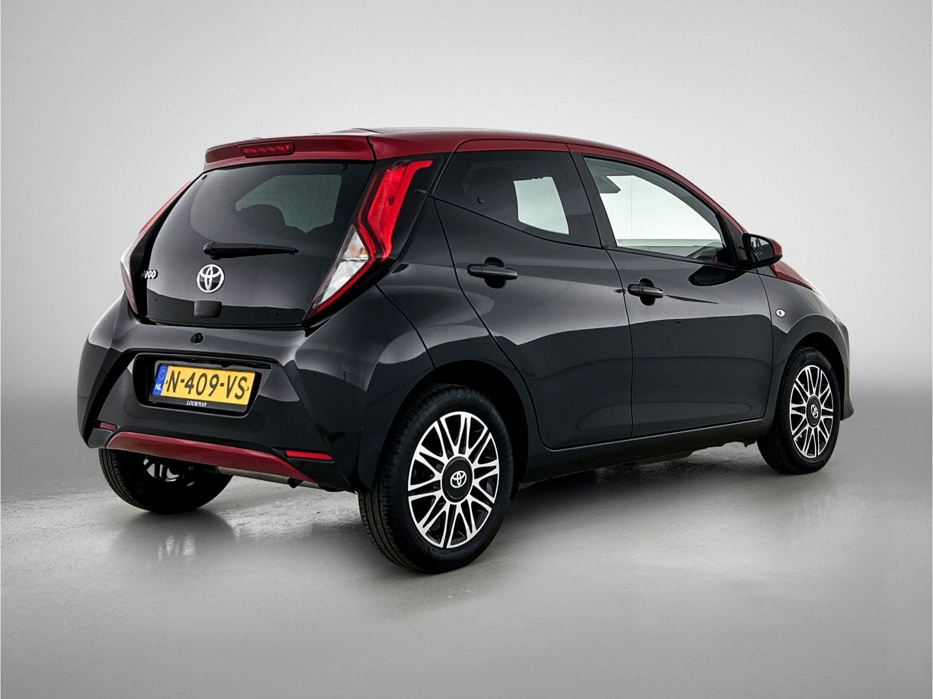 Toyota Aygo 1.0 VVT-i x-cite | Lederen bekleding | Achteruit, Auto's, Toyota, Voorwielaandrijving, 12 maanden, Gebruikt, 4 stoelen