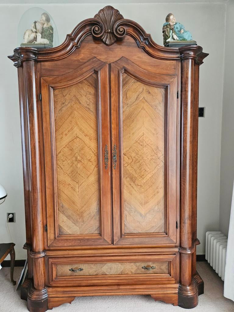 Prachtige kast van notenhout, Antiek en Kunst, Ophalen
