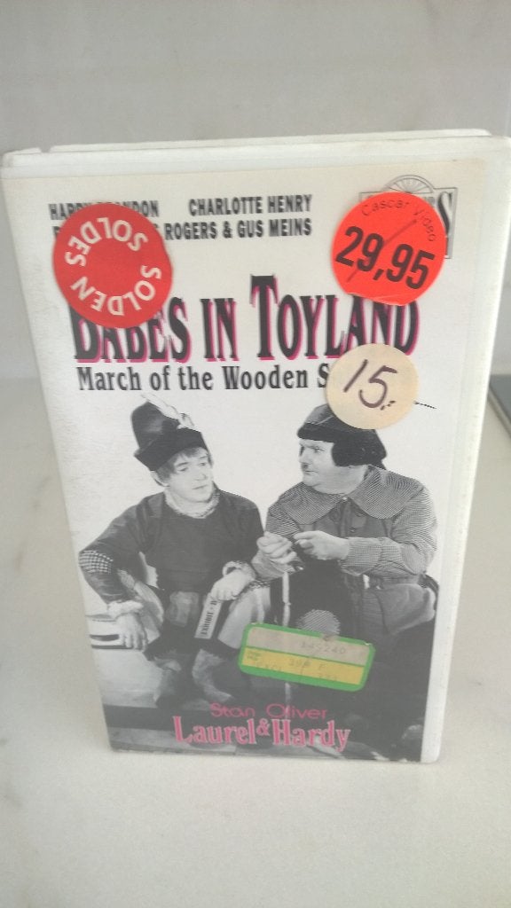 Vhs: Babes in Toyland - Laurel en Hardy ( dikke en dunne), Alle leeftijden, Ophalen of Verzenden, Zo goed als nieuw, Komedie