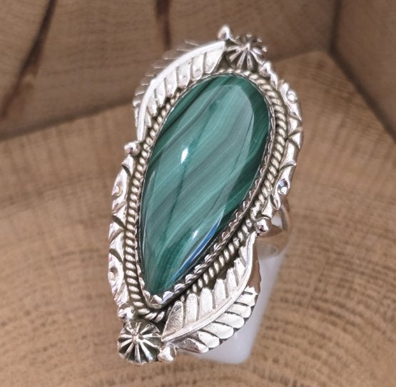 Prachtige echt zilveren ring met Malachiet. Maat 20, 20 of groter, Nieuw, Ophalen of Verzenden, Dame