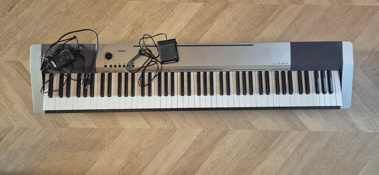 Foto 4 van Casio CDP-130SR Digitale Piano met CS-44P Pianostandaard