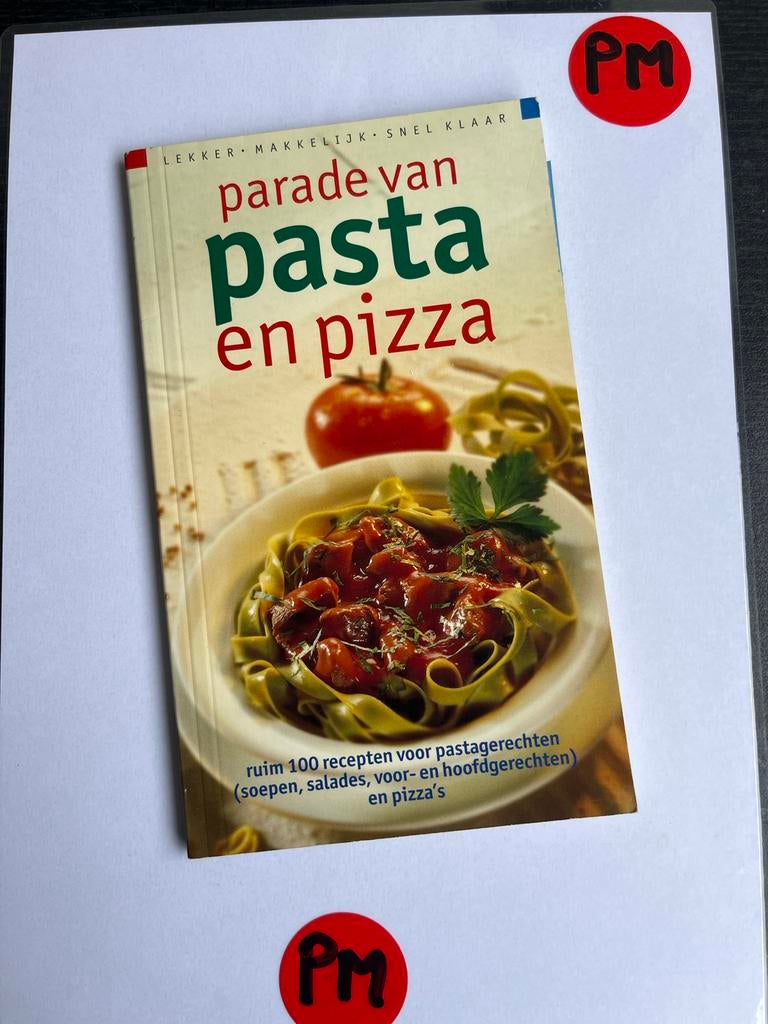 Parade van Pasta en Pizza - Kookboek met 100+ recepten, Ophalen of Verzenden, Zo goed als nieuw, Italië, Voorgerechten en Soepen