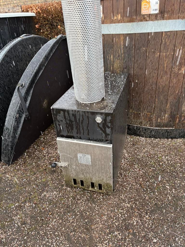 2e hands gebruikte kirami hottub - zie website gebruikt hout, Tuin en Terras, Ophalen, 7921AE, Fast Fair b.v., Zo goed als nieuw