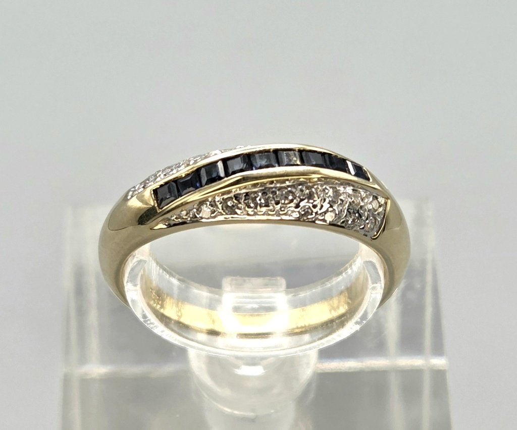 Gouden Vintage ring saffier en diamanten. 2026/693