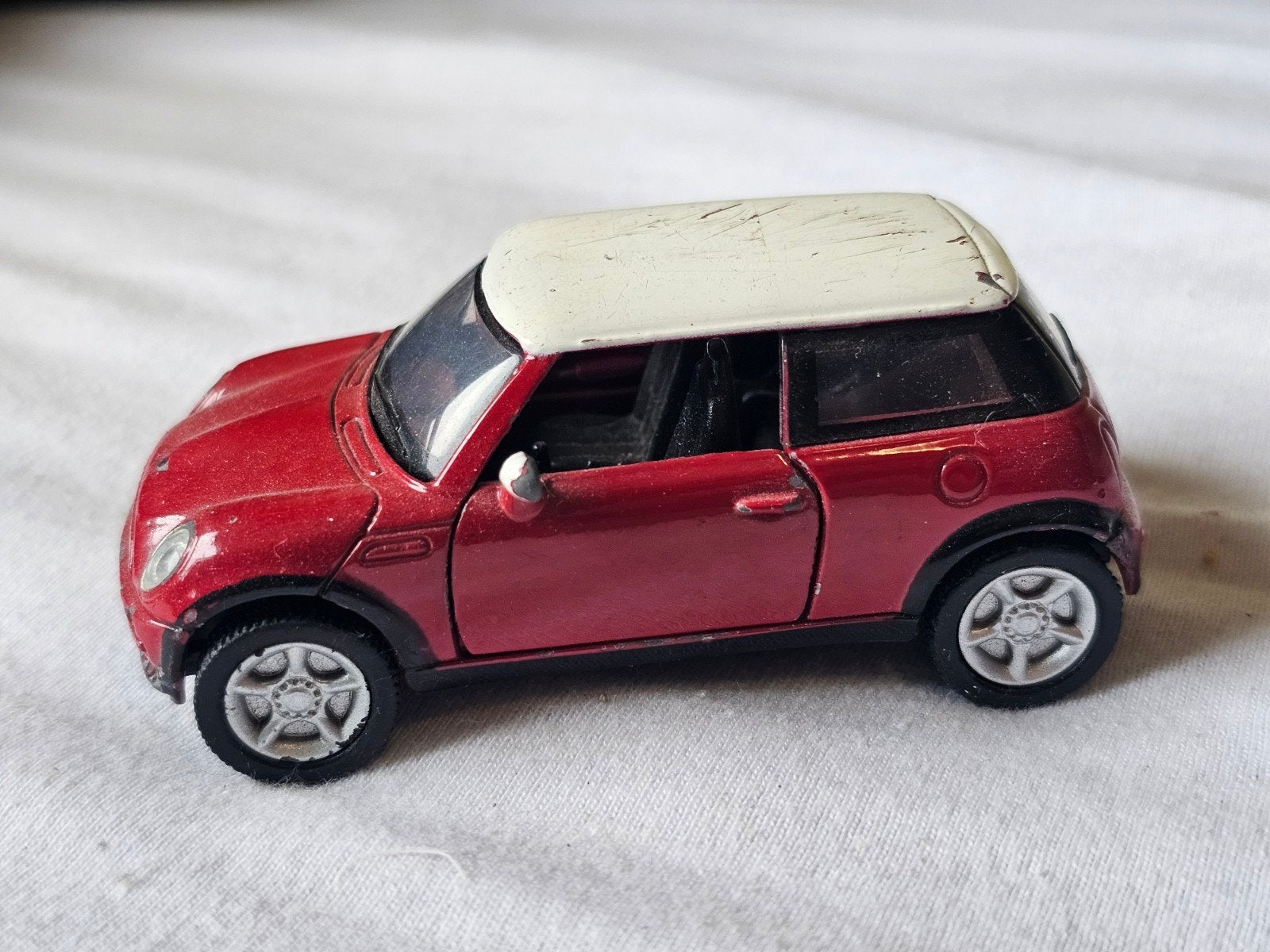 Mini Cooper speelgoedauto 2001 schaal 1/41, Ophalen of Verzenden, Gebruikt, Auto