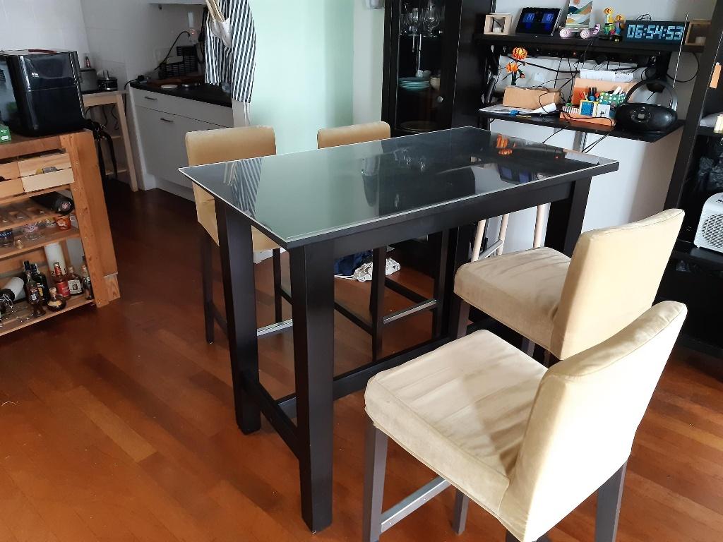 bartafel met 4 barstoelen, Ophalen, Gebruikt