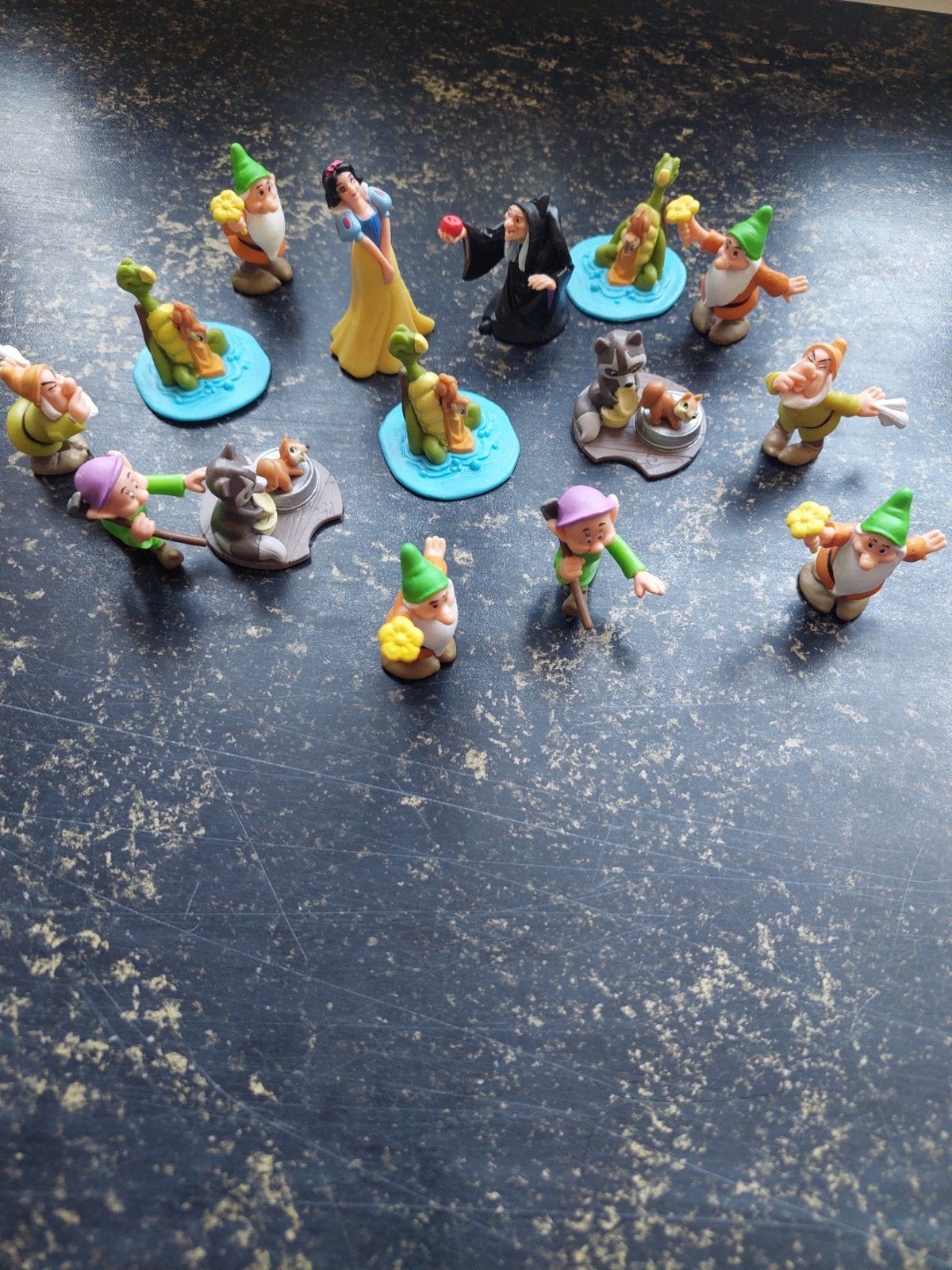 Disney poppetjes, Ophalen of Verzenden, Overige figuren, Zo goed als nieuw, Beeldje of Figuurtje