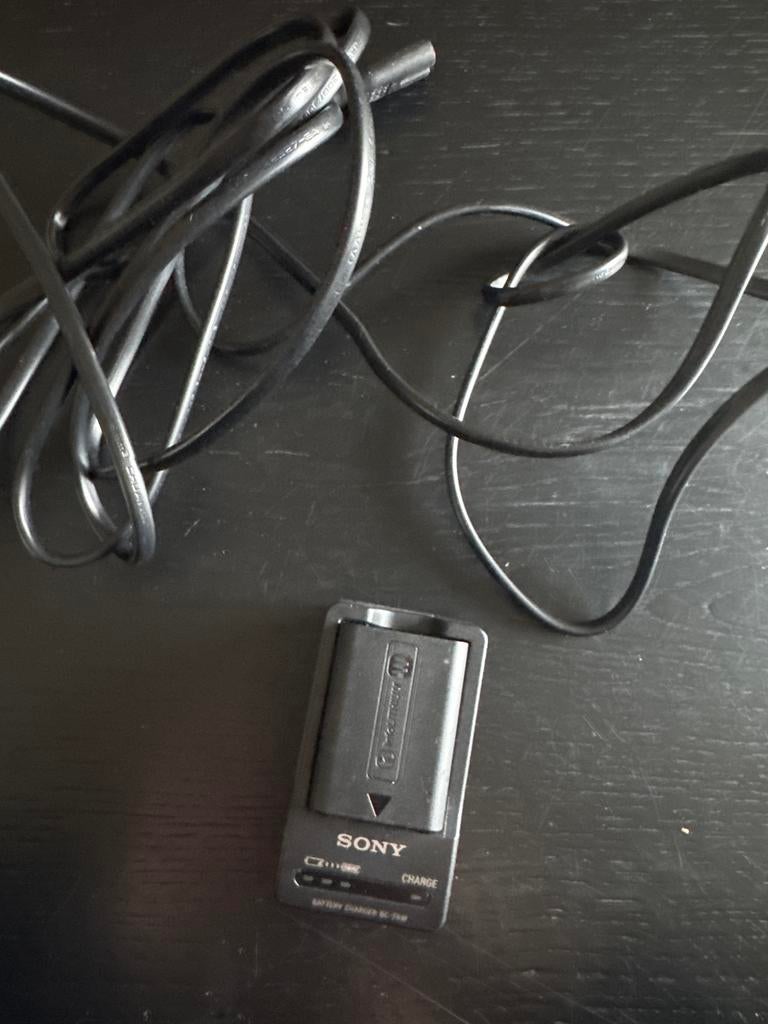 Sony NP-FW50 Accu met Oplader - Origineel, Ophalen of Verzenden, Gebruikt