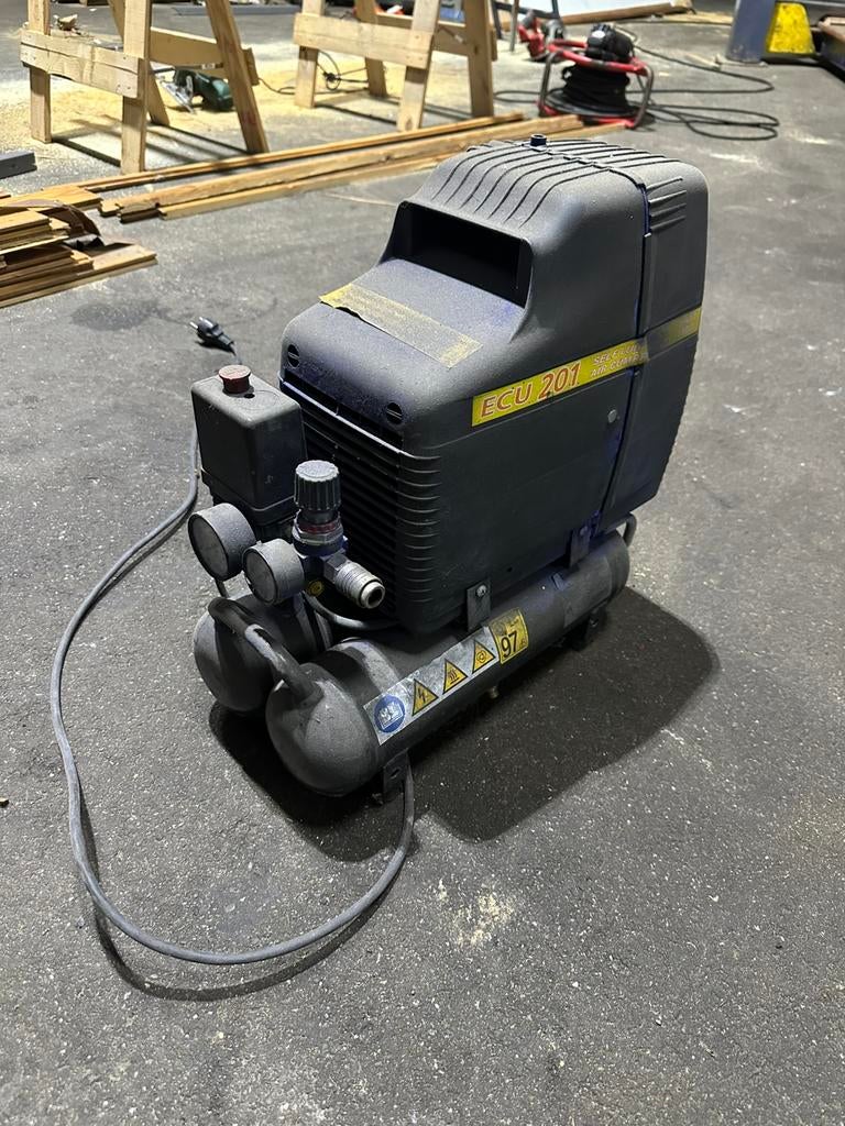 Compressor voor verfspuit, Doe-het-zelf en Verbouw, Compressors, 25 tot 100 liter, Ophalen of Verzenden, Zo goed als nieuw, 200 tot 400 liter/min