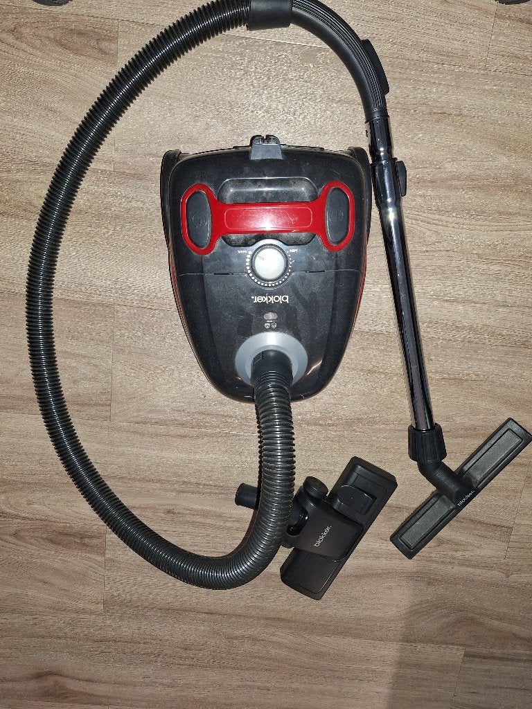 Stofzuiger Blokker Rood/Zwart, Witgoed en Apparatuur, Stofzuigers, Ophalen of Verzenden, Gebruikt, Sledestofzuiger, Overige merken